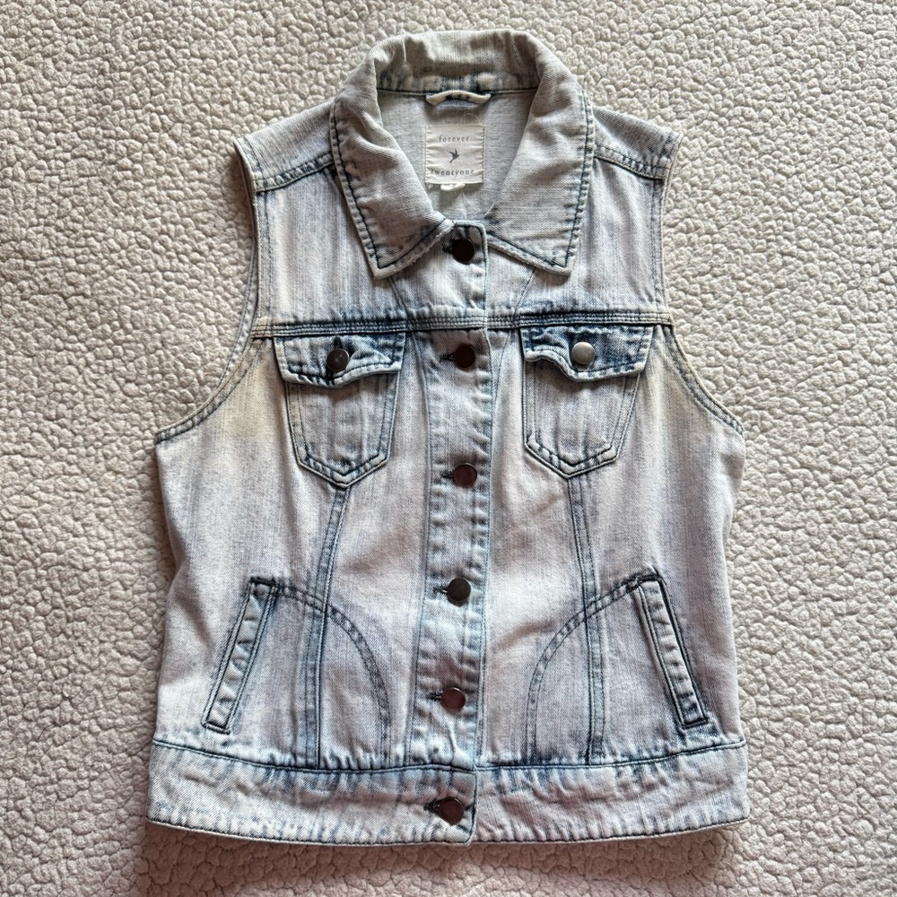 Y2K Forever 21 Light Wash Denim Vest Button Front Cropped Jean Vest Size S